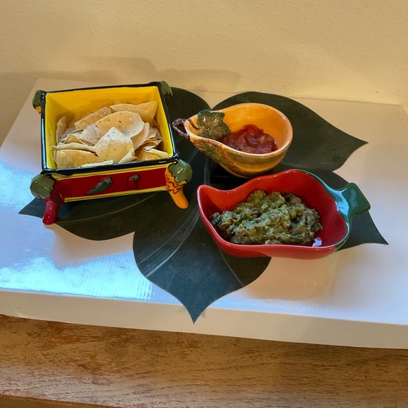 It’s Party Time With Cute Dishes 🎉🎶💃🏿 - Picture 1 of 5